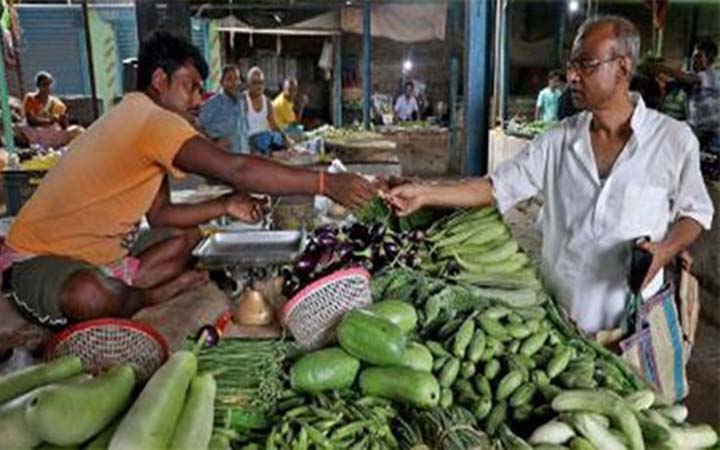 ভারতে খাদ্য নিরাপত্তার কথা ভেবে কম খাচ্ছেন বয়স্করা